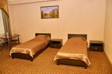 Фото номера Двухместный номер с 2 отдельными кроватями Мотели Hotel Uyut г. Dimitrov 4