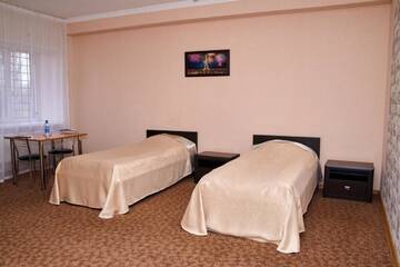 Фото Мотели Hotel Uyut г. Dimitrov 3